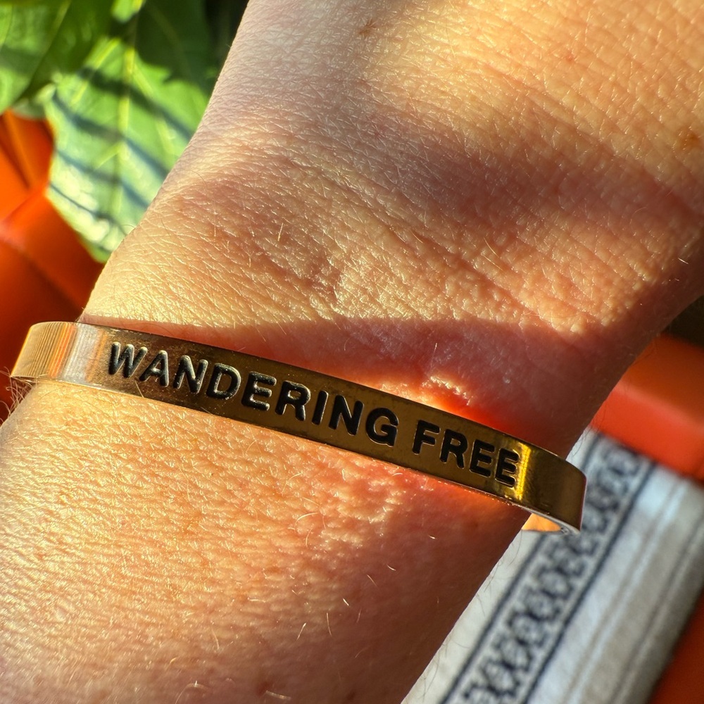 Wandering Free Elegant Gold Bracelet DISNEY